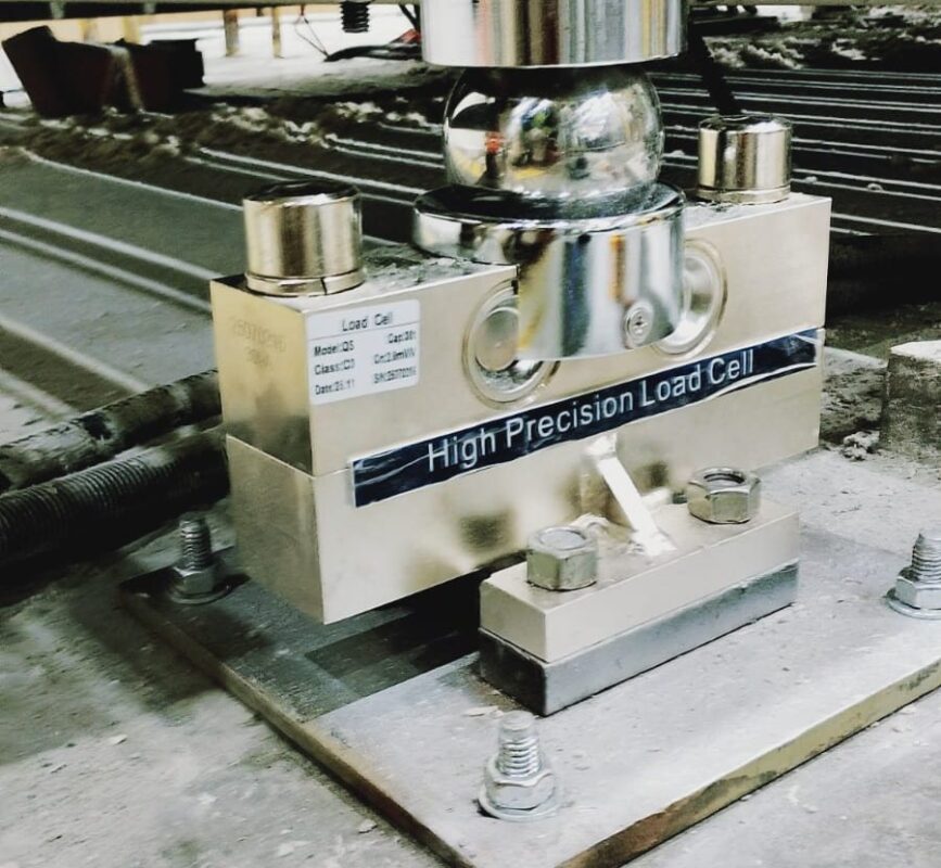Técnico de Control Weight Chile en mantención de celda de carga para báscula industrial